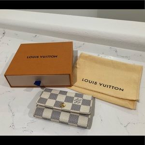 Authentic LOUIS VUITTON Damier Azur Keyholder